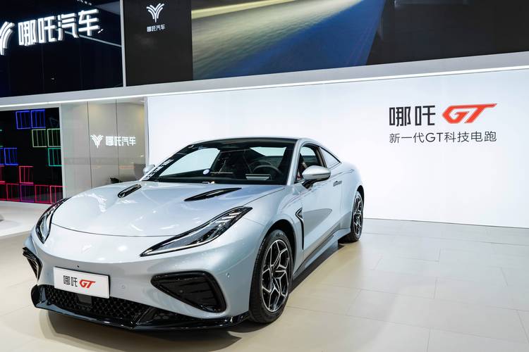 东莞219哪吒汽车在智能汽车领域的表现，领途汽车在新能源汽车市场中的影响力